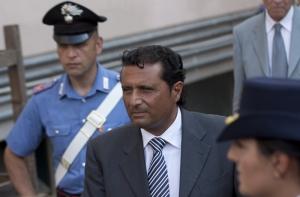 Капитан Costa Concordia обвинил в аварии рулевого судна