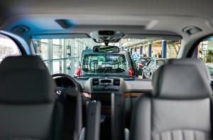 В Мерсрагсе неизвестные также пытались заманить детей в машину