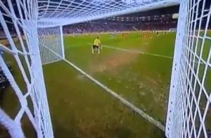 Футболист в подкате лишился зубов (ВИДЕО)