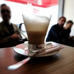 Ученые не советуют начинать утро с кофе