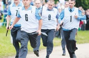 В Белоруссии милиционерам запретили курить в форме