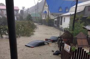 Жителей Сочи эвакуируют из-за наводнения (ВИДЕО)