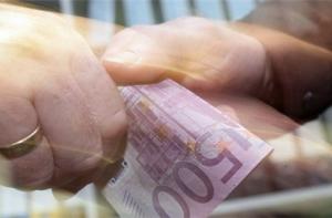 Инспекторы дорожной полиции попались на получении взятки