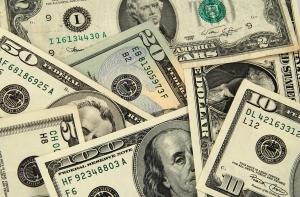 Наркоторговцы сбросили боливийским полицейским миллион долларов