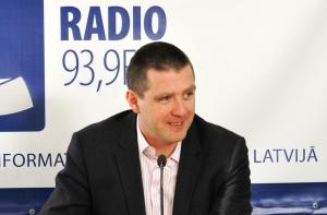 АНОНС: на радио Baltkom - политолог Филипп Раевский