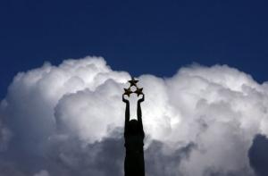 Опрос: латвийцы хотят видеть страну экономически стабильной