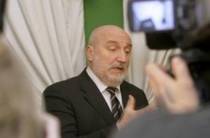 Экс-премьер: Народный фронт не обещал всем гражданства