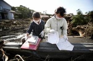 В Японии из-за тайфуна эвакуируют остров