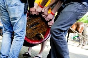 Уволенные работники Aldaris будут работать на Laimа и Olainfarm