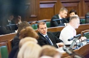 Дзинтарс: коалиция должна продолжать работу