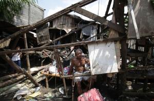 Десятки тысяч вьетнамцев эвакуированы из-за тайфуна