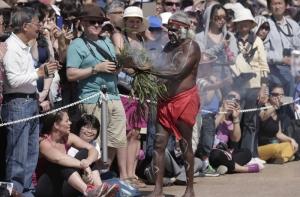 Сиднейская опера отметила юбилей плясками аборигенов