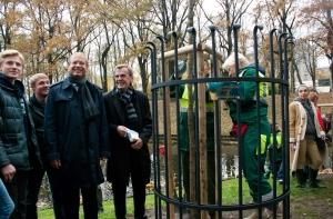 В Риге появилась аллея в честь фестиваля «Золотая маска в Латвии» (ФОТО)