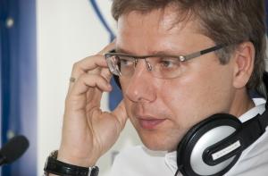 Ушаков: отказаться от выдачи видов на жительство – это отпилить себе ноги (ВИДЕО)