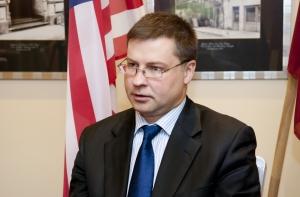 Премьер сравнил бюджет с мешком подарков от Деда Мороза