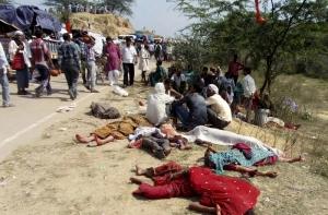 В результате давки у храма в Индии погибли более 100 человек