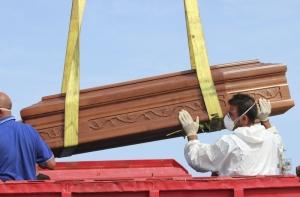 Обнаружены 359 тел в районе крушения лодки у Лампедузы