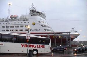 Морские силы эвакуировали с парома больную пассажирку