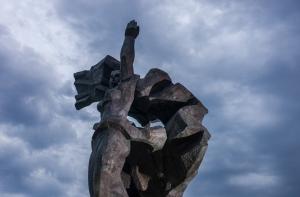 Правозащитник назвал сбор подписей за снос памятника Освободителям провокацией