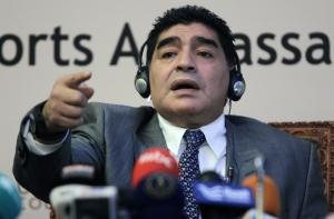 Марадона набросился на Пеле