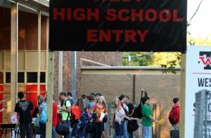 В США школьник принес на урок пистолет