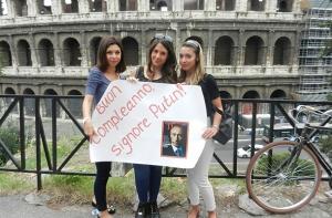 Люди со всего мира устроили Путину флешмоб (ФОТО)