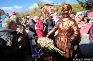 В России появился памятник продавщице мороженого