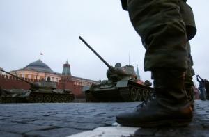 Автора скульптуры советского солдата-насильника будут судить