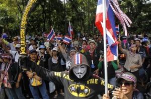 В Таиланде протестующие планируют окружить 14 министерств