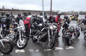Мотоциклисты припугнули депутатов
