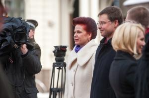 Домбровскис: в вопросе ВНЖ надо учесть возражения президента