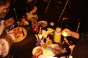 Людям у разрушенной Maxima не хватает тепла и еды