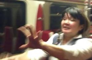 Начальник вагона-ресторана поезда избила пассажиров