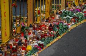 Золитуде после катастрофы: люди несут цветы, свечи и игрушки (ФОТО)