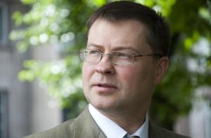 Домбровскис: надо бы рассмотреть ограничения на повторные сроки для президента БЛ