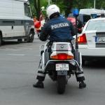 Двое голых мужчин пытались спрыгнуть в Даугаву