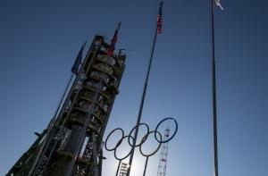 Олимпийский факел отправили в космос