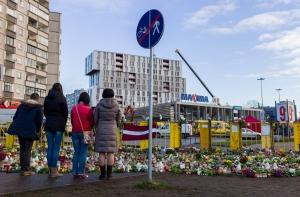 Матери погибшей при обрушении Maxima подарили квартиру (АУДИО)