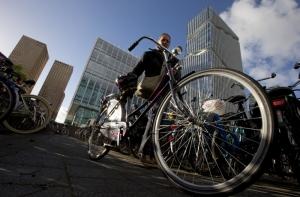 В Амстердаме за уборку улиц будут платить пивом