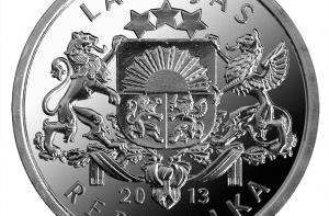 Латвийцы выстроились в очередь за последним латом (ФОТО)