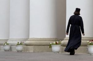 Подозреваемый в педофилии священник отвергает все обвинения