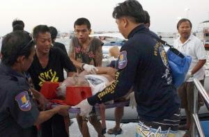 Растет число погибших при крушении парома в Таиланде