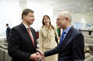 Поздравить Латвию со вступлением в еврозону приедет президент ЕС