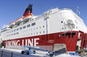 Севший на мель паром Amorella доставили до Мариенхамна