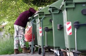Eurostat: на грани бедности находятся 125 млн человек; ситуация в Латвии удручающая