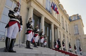 Руководитель театра протаранил Елисейский дворец