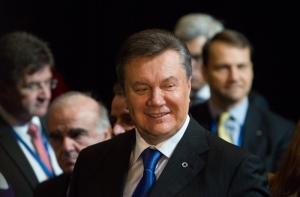 На фоне массовых протестов на Украине Янукович уехал в Китай