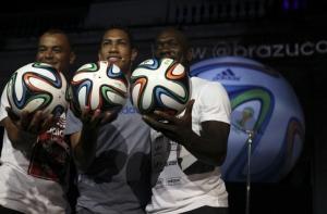 В Бразилии представлен мяч предстоящего ЧМ (ФОТО)