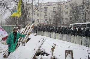 Бойцы МВД окружили Майдан