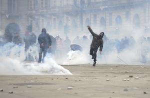 В Италии акции протеста разогнали газом (ФОТО)